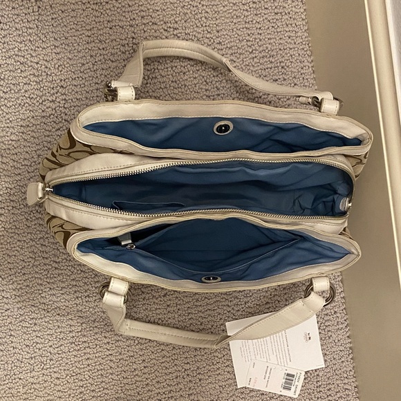 Coach Tan and Cream Shoulder Bag - Picture 5 of 7